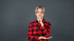 11 asiaa, joita psykologien mukaan ei kannata koskaan jakaa edes ystävien kanssa