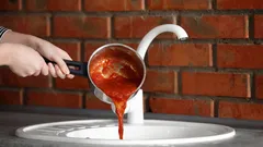 Mitä lavuaariin ei saa koskaan kaataa – tätä eivät tiedä edes kokeneet kotikokit