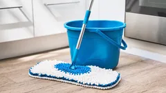 Yksinkertainen lisä pesuveteen lattioita pestessä – ja tunnelma muuttuu koko kodissa