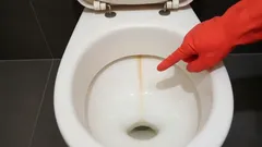 Kaikki tuntevat tämän keltaisen raidan, mutta kaikki eivät tiedä helppoa tapaa päästä siitä eroon.