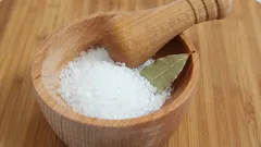 Kuppi suolaa ja kolme laakerinlehteä ikkunalaudalla: Todistettu menetelmä yleisen ongelman ratkaisuun