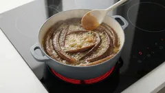 Banaaninkuoren keittäminen sokerin kanssa kotona: miksi sitä suositellaan ja mihin siitä on hyötyä