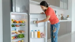 Asetan lasin, jossa on tätä ainetta, hyllylle – ja jääkaapissa on aina raikas ja miellyttävä tuoksu.