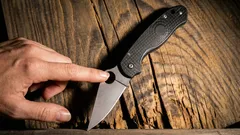 Miksi joidenkin veitsien terässä on reikä, ja mihin sitä oikeastaan tarvitaan?