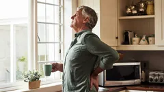 Nämä yksinkertaiset muutokset voivat helpottaa selkäkipua lääkäreiden mukaan