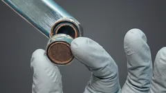 Näin puhdistat hanan siivilän kalkista ja saostumista parissa minuutissa: niksi pullonkorkilla