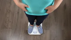 Miksi vatsasi ei pienene, vaikka vaaka näyttää painon laskevan?