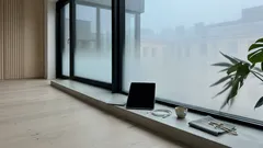 Verhot jäävät pois: näin älylasi hallitsee valon, häikäisyn ja yksityisyyden