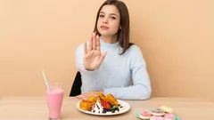 Jatkuva nälkä vaikka söit juuri: näin tunnistat syyt ja katkaiset napostelun