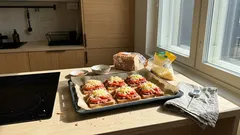 Paahtoleipäminipizzat uunissa 10 minuutissa: yksi niksi varmistaa kypsyyden