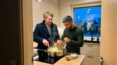 Koulun salaattipöydän kaalisalaatti kotona – pieni lämpötemppu tekee siitä tutun